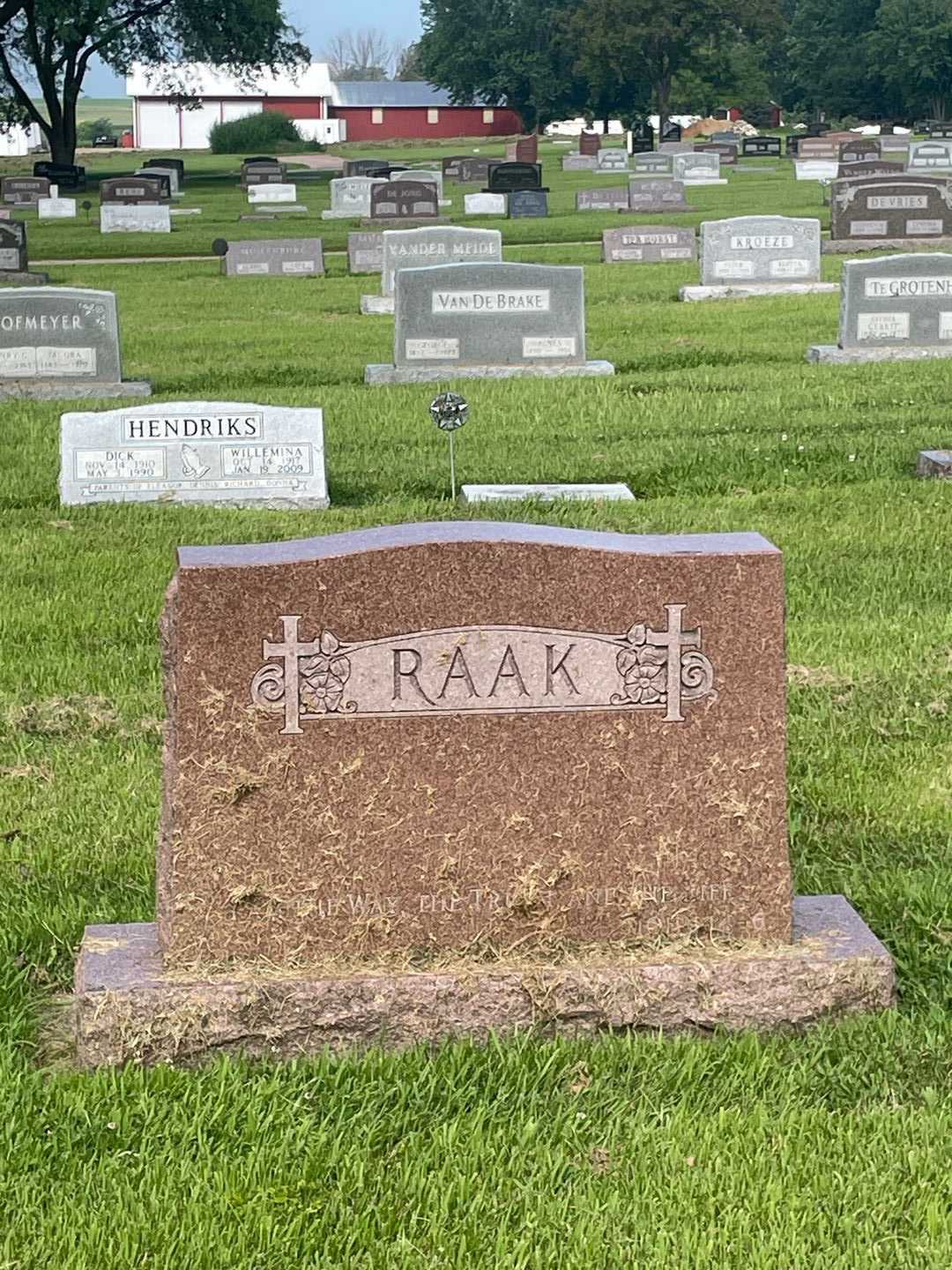 Katie L. Raak's grave. Photo 1