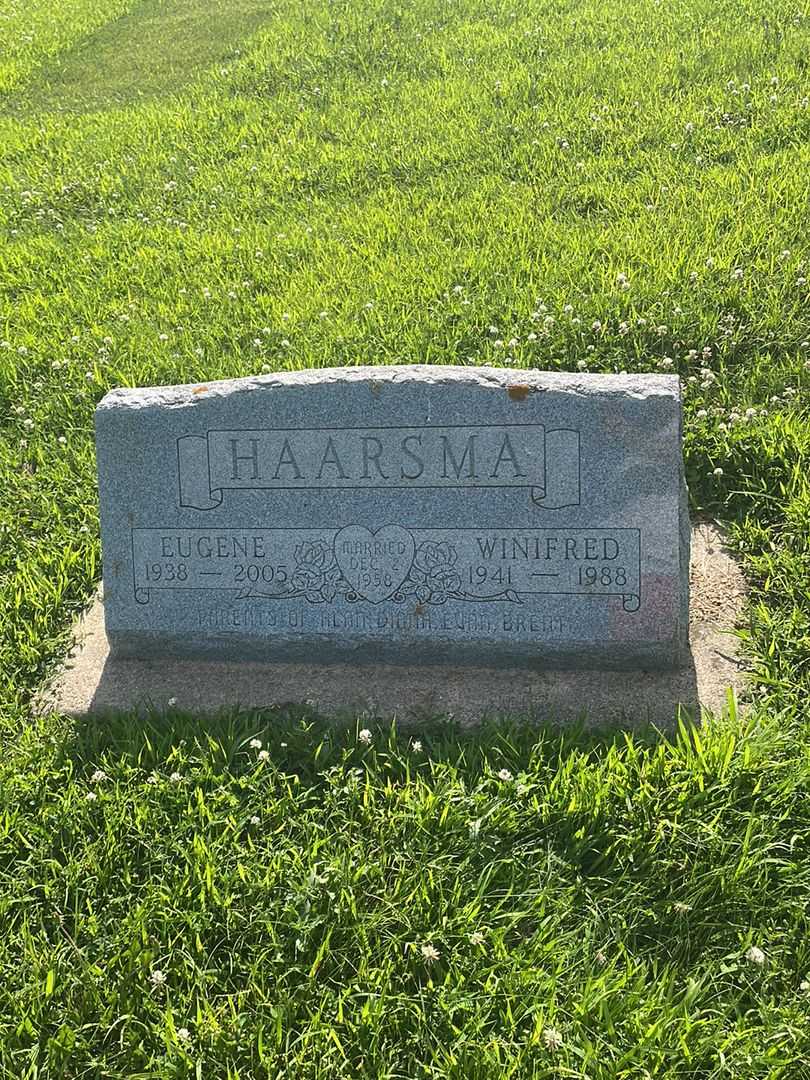 Winifred Haarsma's grave. Photo 1