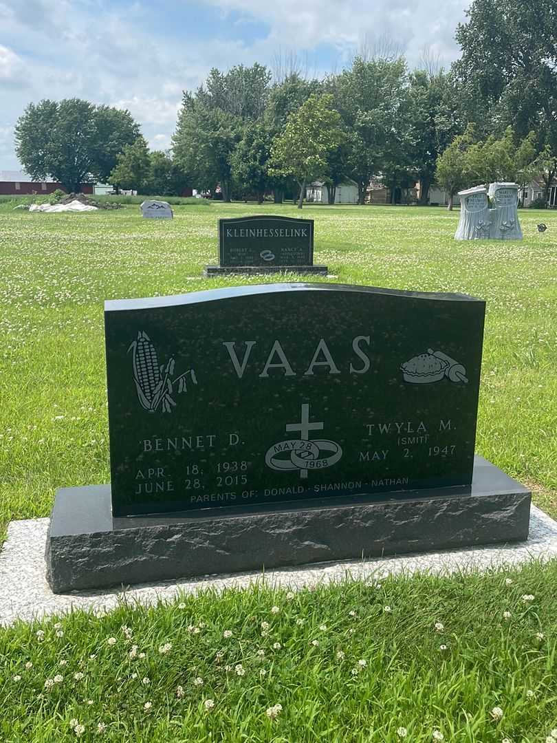 Bennett D. Vaas's grave. Photo 1