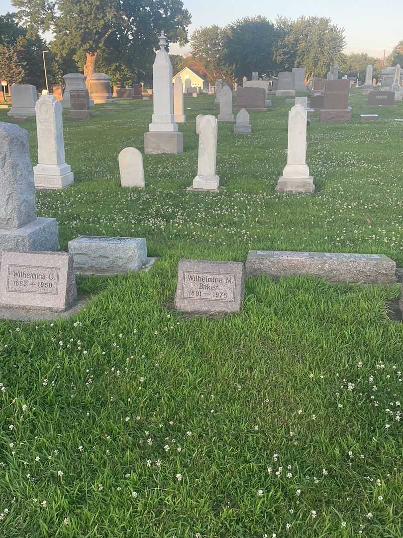 Wilhelmina M. Baker's grave. Photo 2
