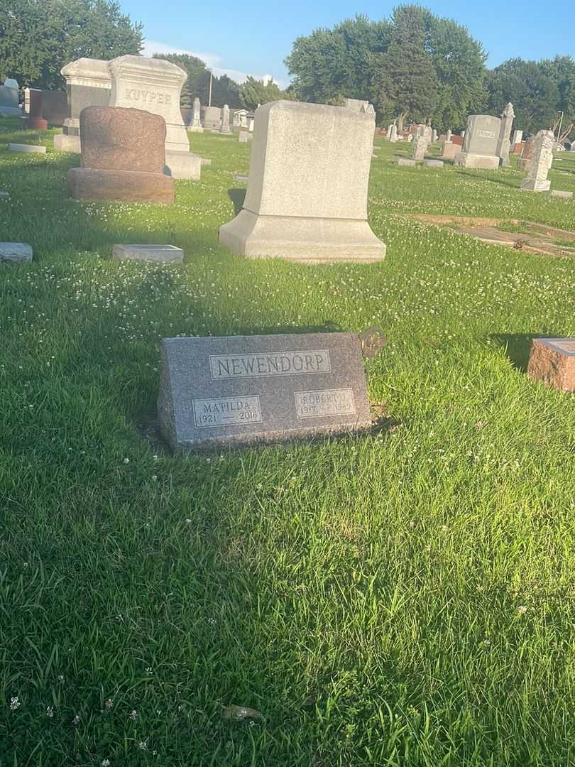 Robert John Newendorp's grave. Photo 2