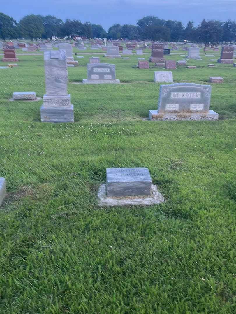 Antje Hagens's grave. Photo 2
