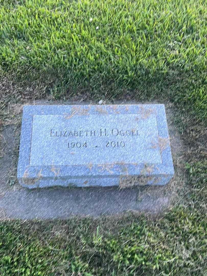 Elizabeth H. Oggel's grave. Photo 3
