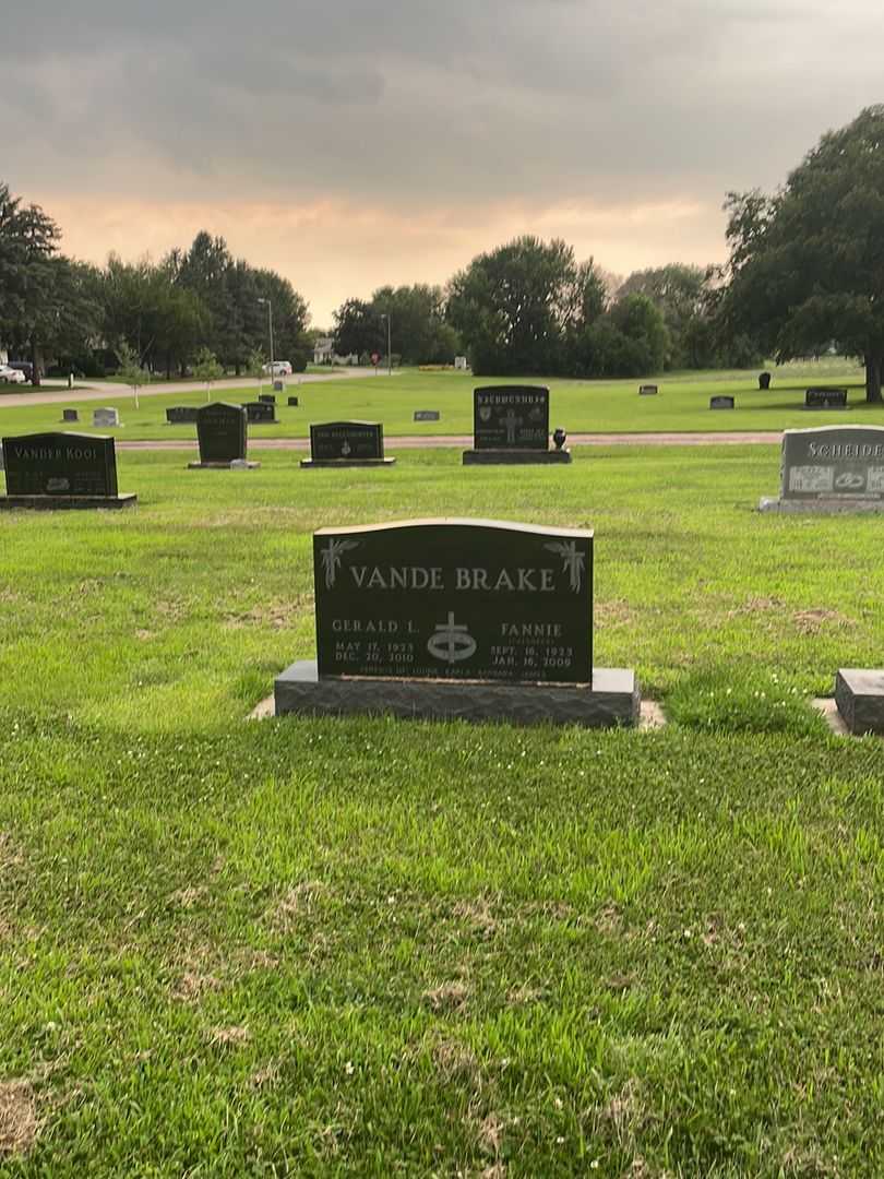 Fannie Calsbeek Vande Brake's grave. Photo 2