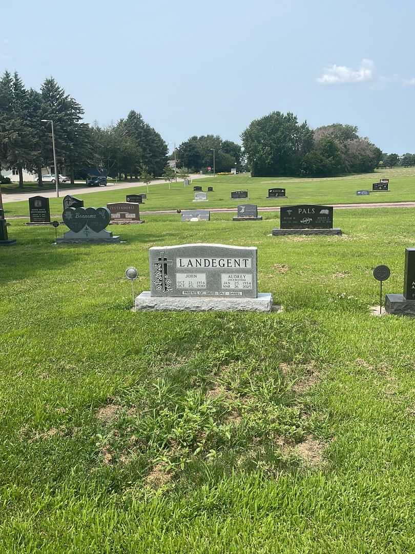 John Landegent's grave. Photo 2