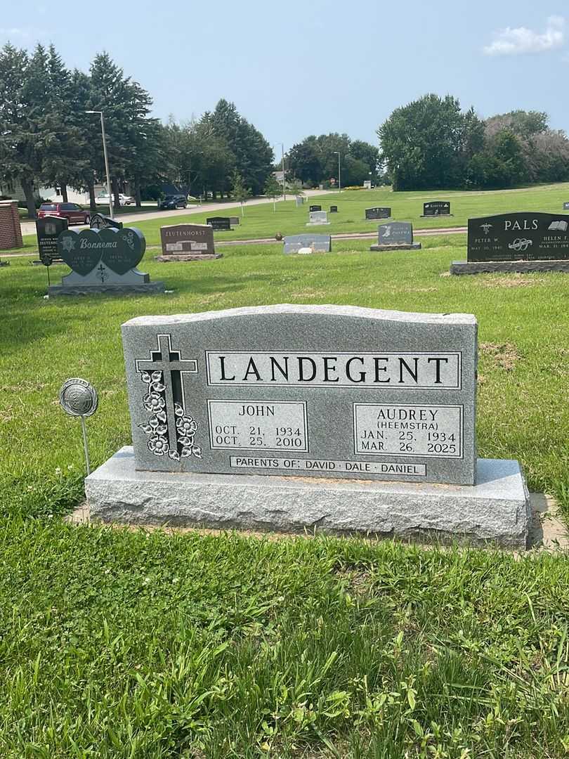 John Landegent's grave. Photo 1