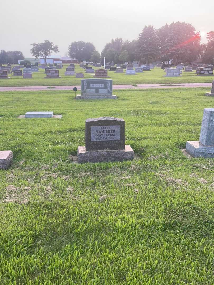 Alice Van Beek's grave. Photo 2