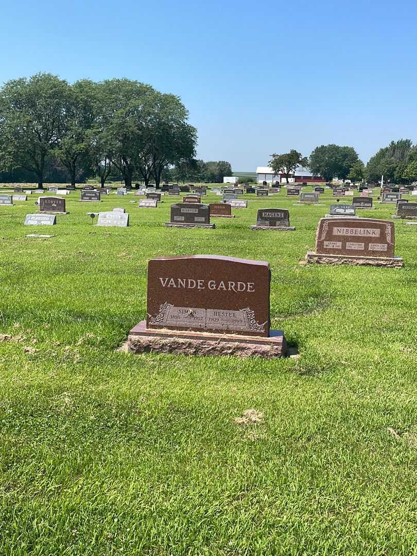 Hester Vander Garde's grave. Photo 2