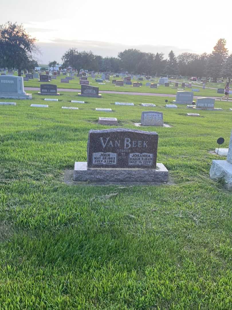 John Van Beek's grave. Photo 2