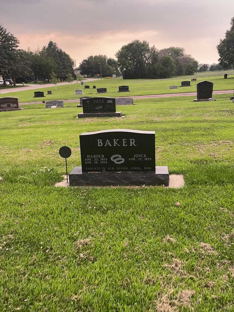 Harold Baker's grave. Photo 2