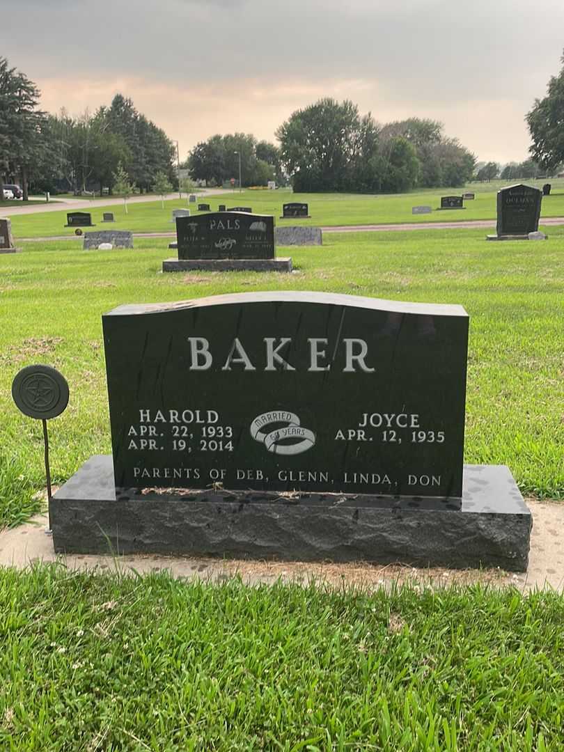 Harold Baker's grave. Photo 1