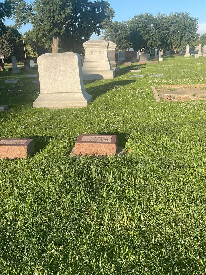 John Newendorp's grave. Photo 2