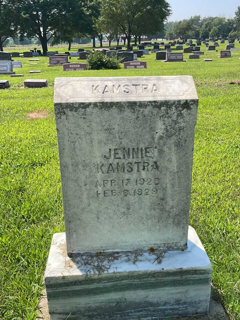 Jennie Kamstra's grave. Photo 1
