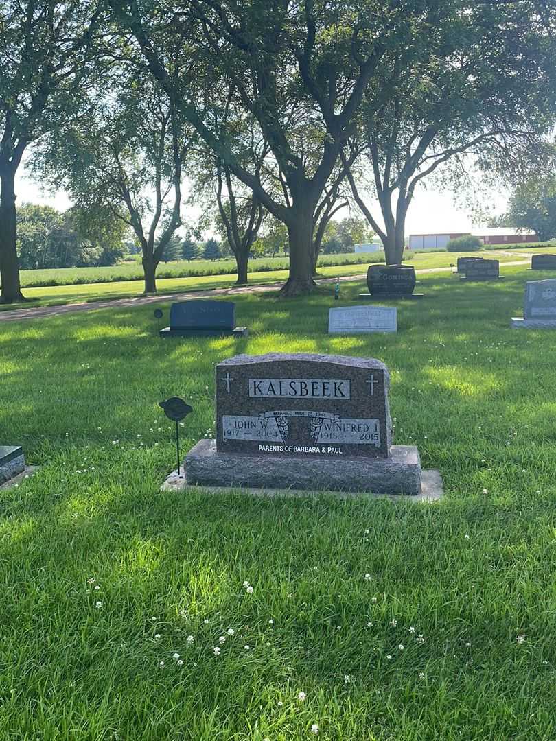 Winifred J. Kalsbeek's grave. Photo 2
