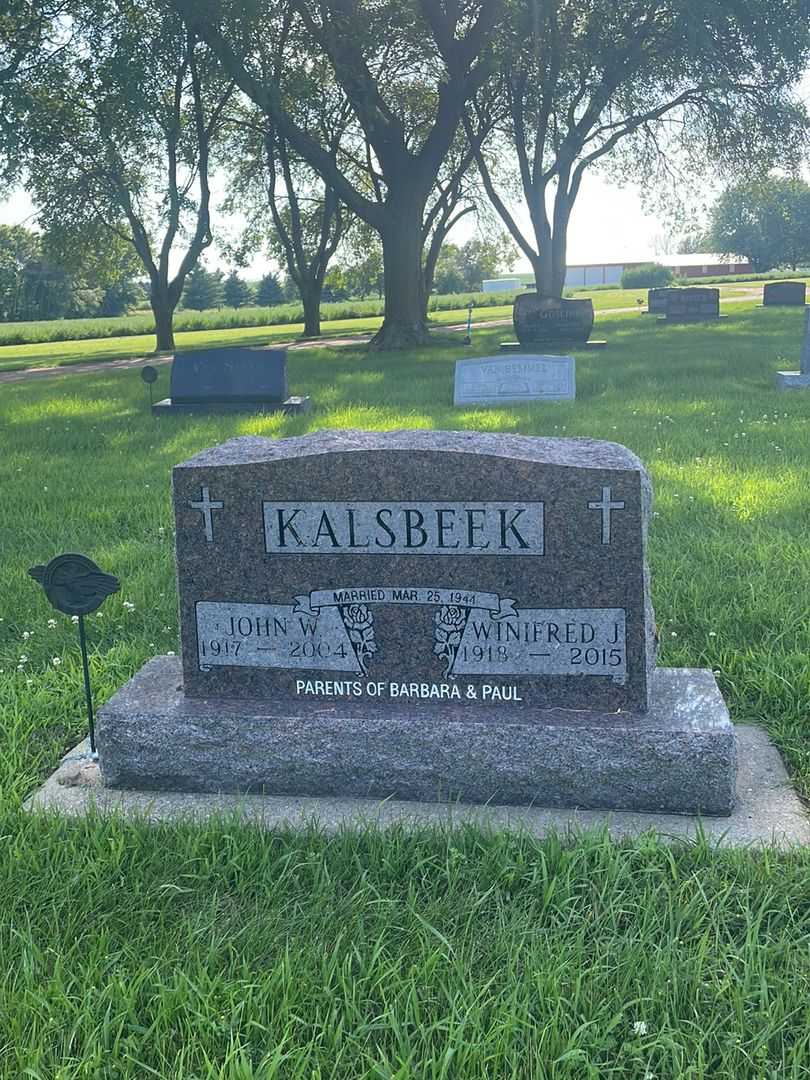 Winifred J. Kalsbeek's grave. Photo 1