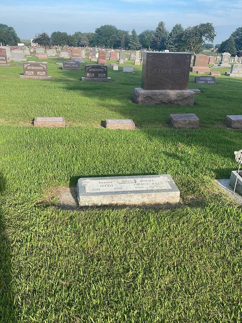 Grace Pals Van Roekel's grave. Photo 2