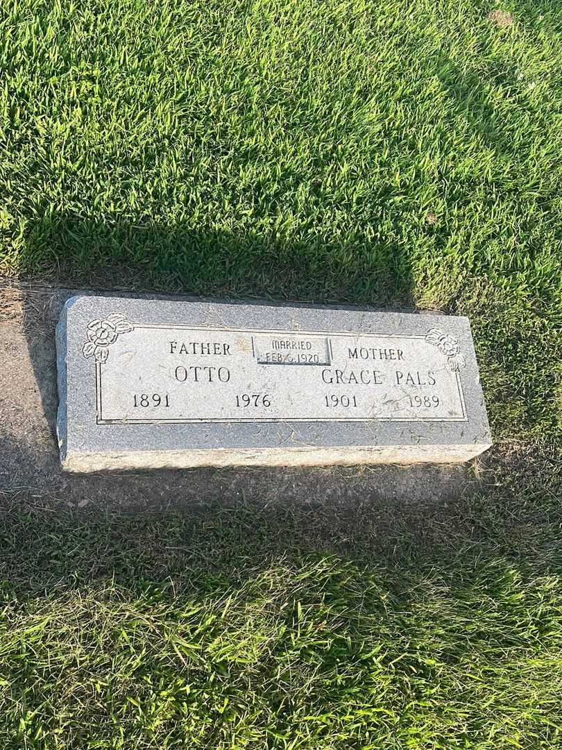 Grace Pals Van Roekel's grave. Photo 3