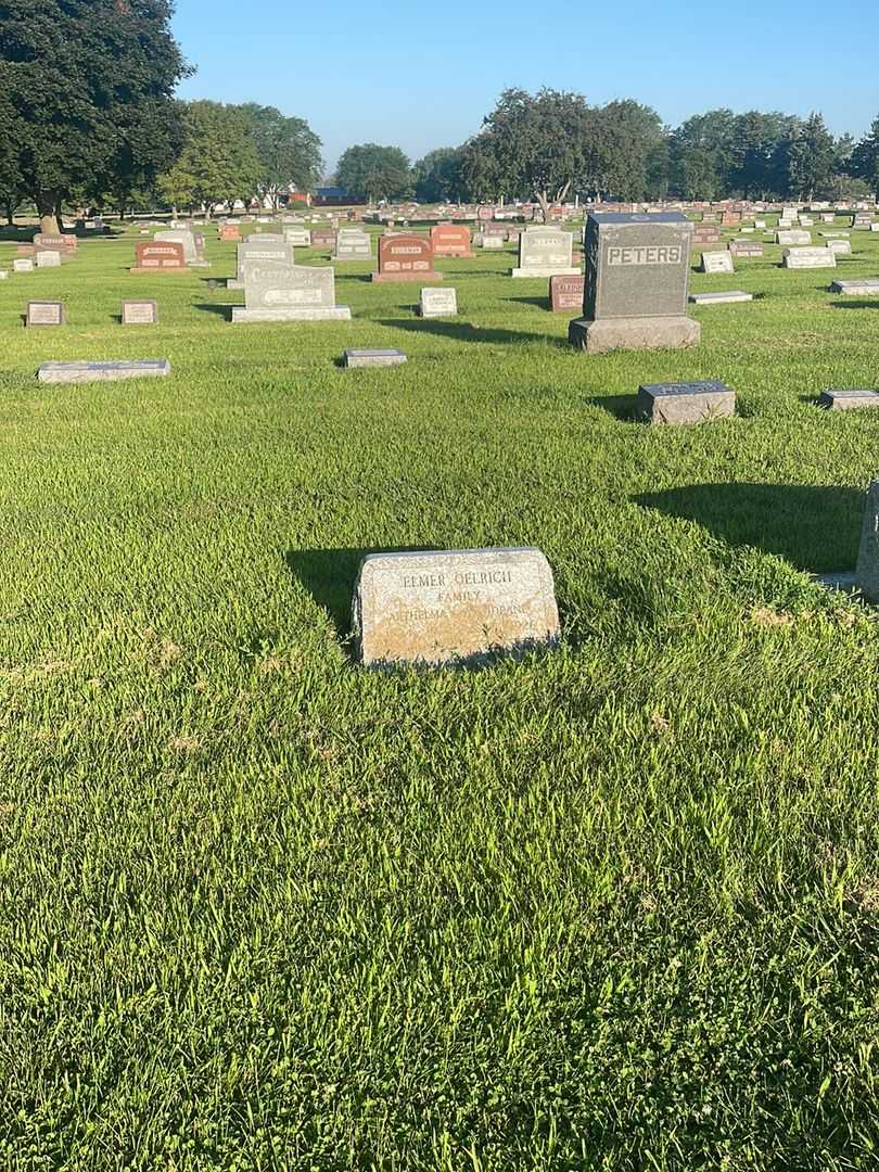 Ludeane Oelrich's grave. Photo 2