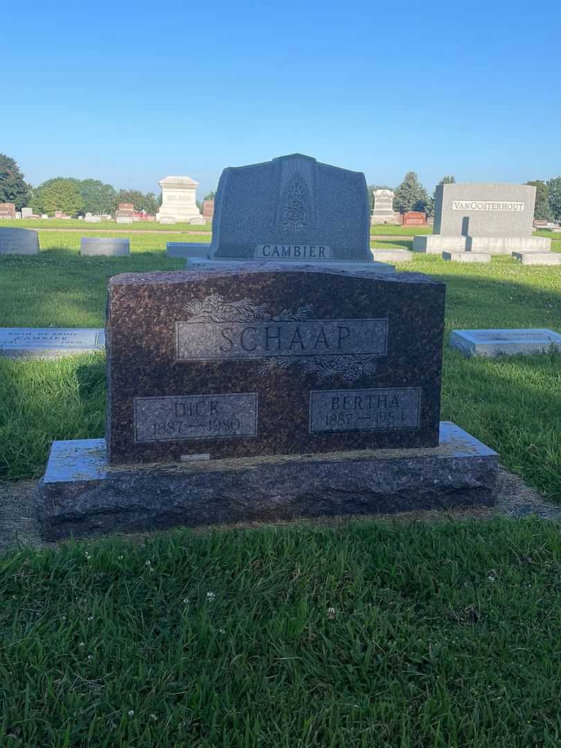 Dick Schaap's grave. Photo 1