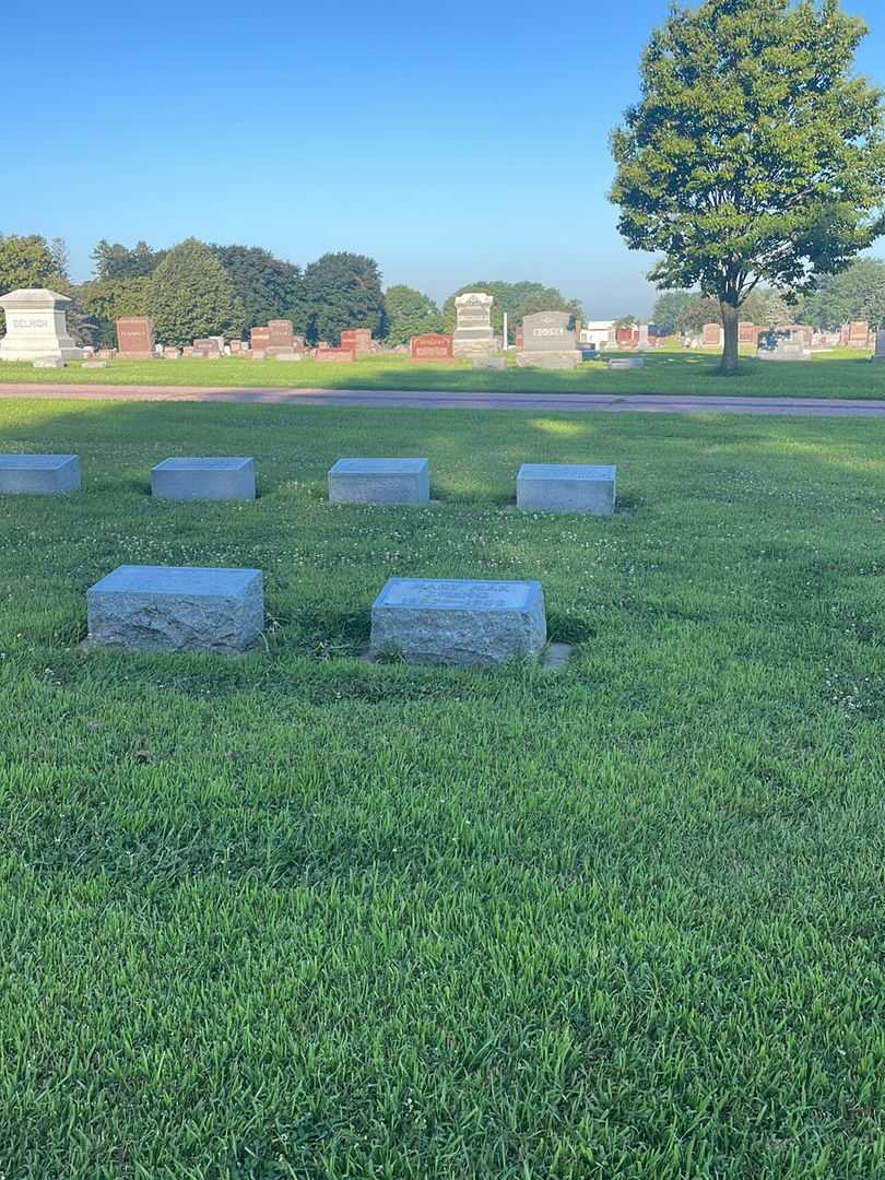 Mary Mak Zwang's grave. Photo 2