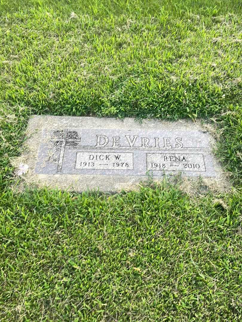 Bernice Palmer's grave. Photo 1