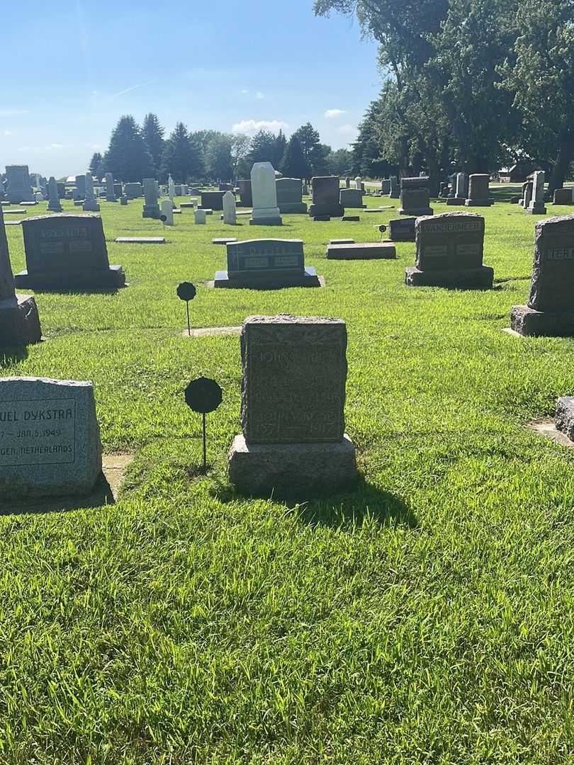 Rose Lee Kamp's grave. Photo 3