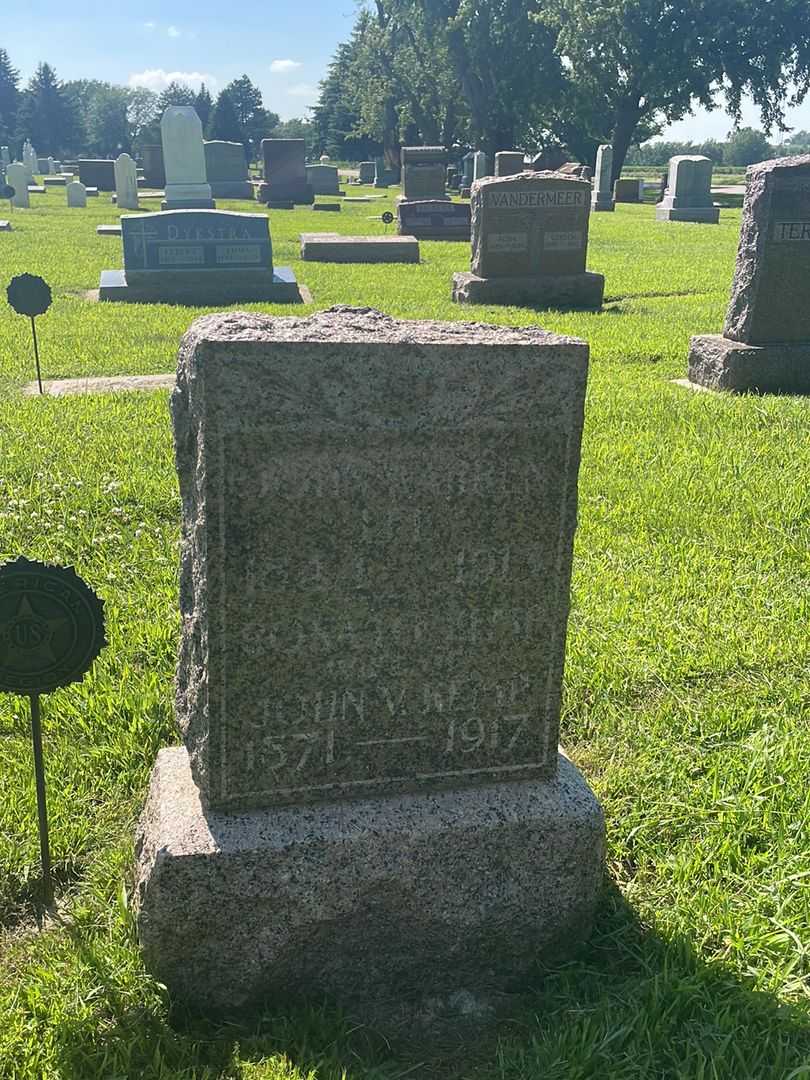 Rose Lee Kamp's grave. Photo 4