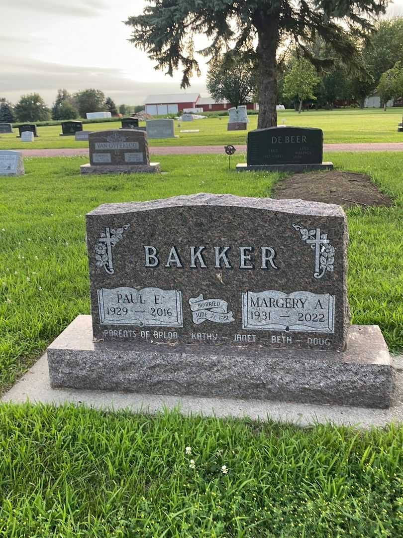 Paul E. Bakker's grave. Photo 1
