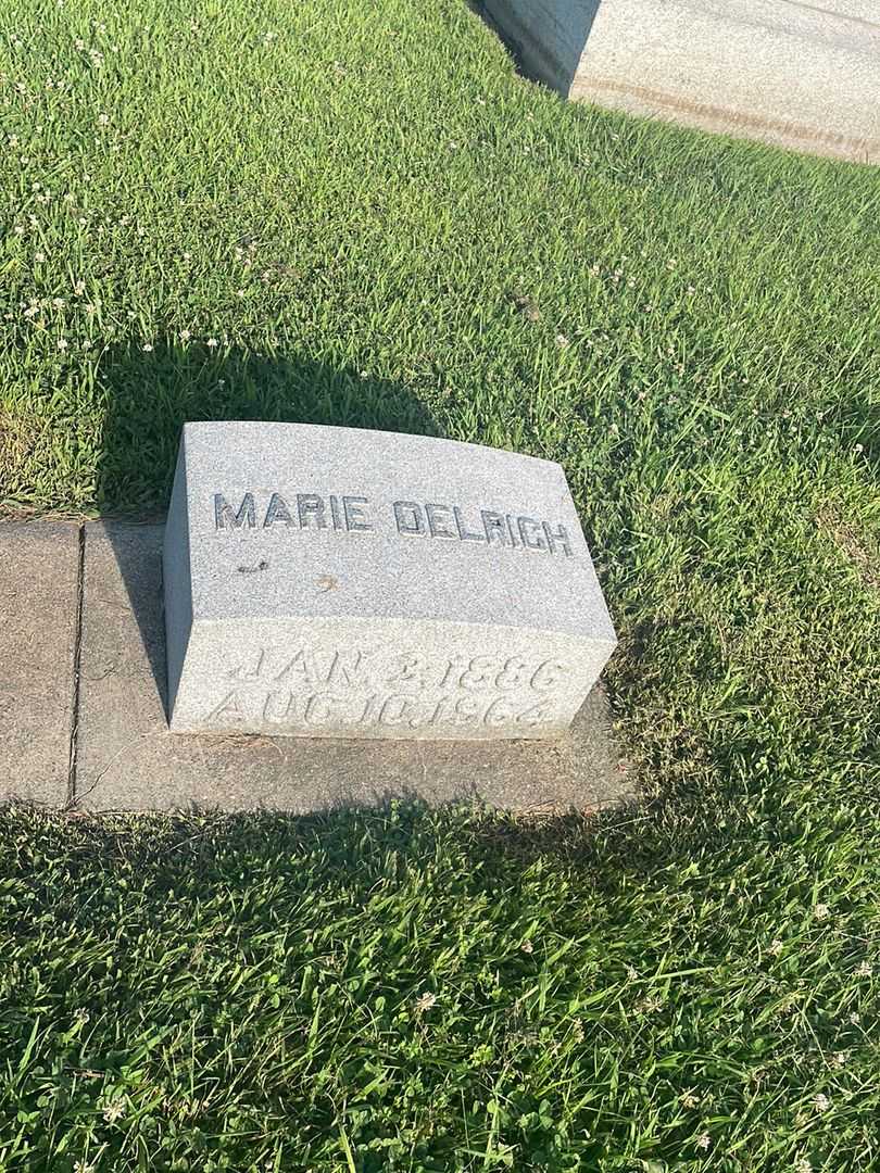 Marie Oelrich's grave. Photo 3
