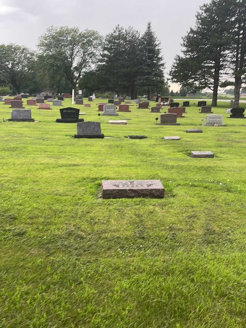 Esther R. Faber's grave. Photo 2